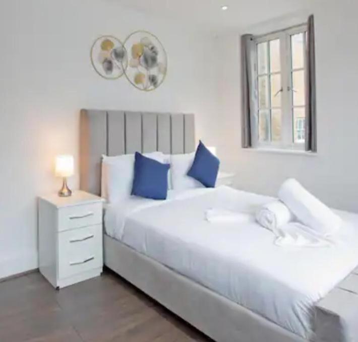 Stylish Furnished Rooms In Barking Centre Exterior photo